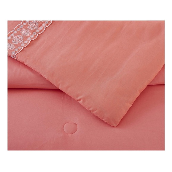 The Pioneer Woman Coral Cotton Eyelet 4-Piece Comforter Set - Thumbnail 3